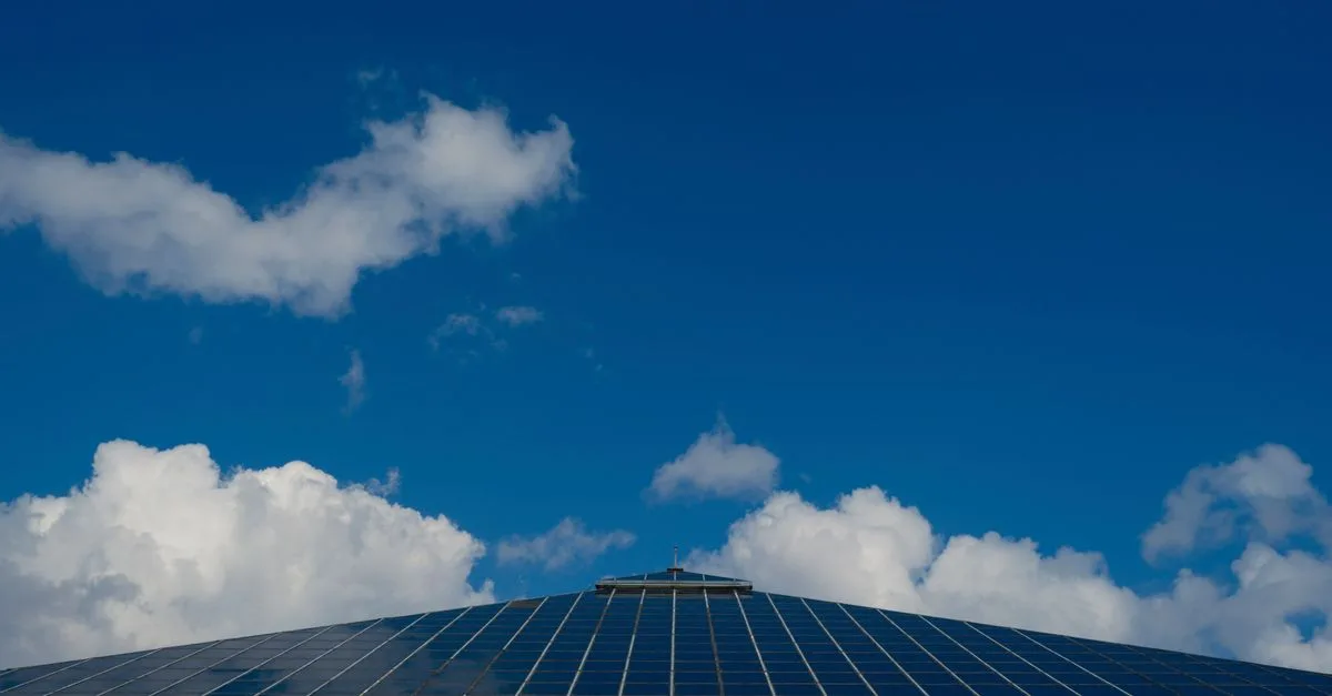 Solar panel sunshine detail for Can Solar Alone Charge a Lithium Bank?