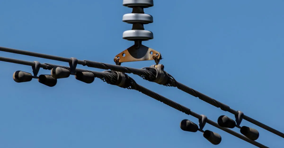 Voltage testing wires detail for Chasing Down Voltage Drop