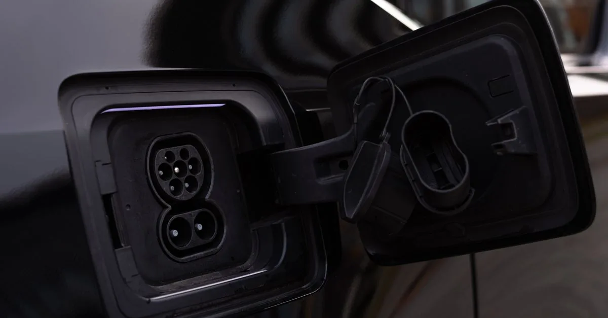 Dc dc charger unit van detail for DC-DC Chargers for Lithium: Full Guide