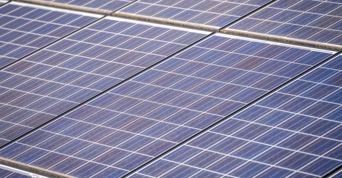 Flexible solar panel curve detail for Flexible vs Rigid Solar Panels