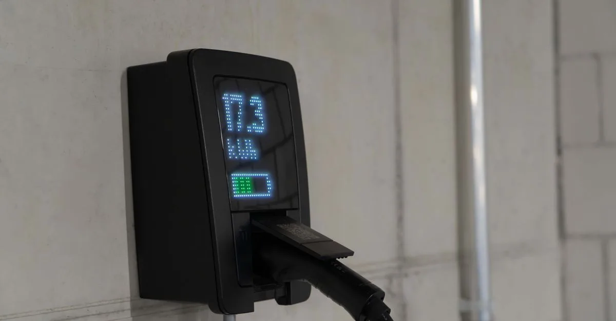 Battery charger display detail for Bulk, Absorption and Float: Lithium Charging