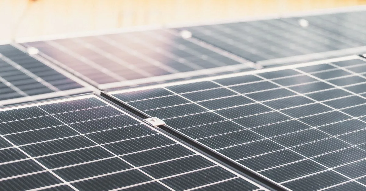 Solar panel rooftop rv detail for Choosing Solar Panels for an RV Lithium Bank